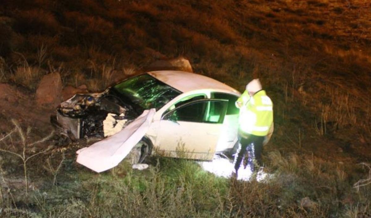 Kayseri Kuzey Çevre Yolu Otomobil Uçuruma Yuvarlandı (2)-1