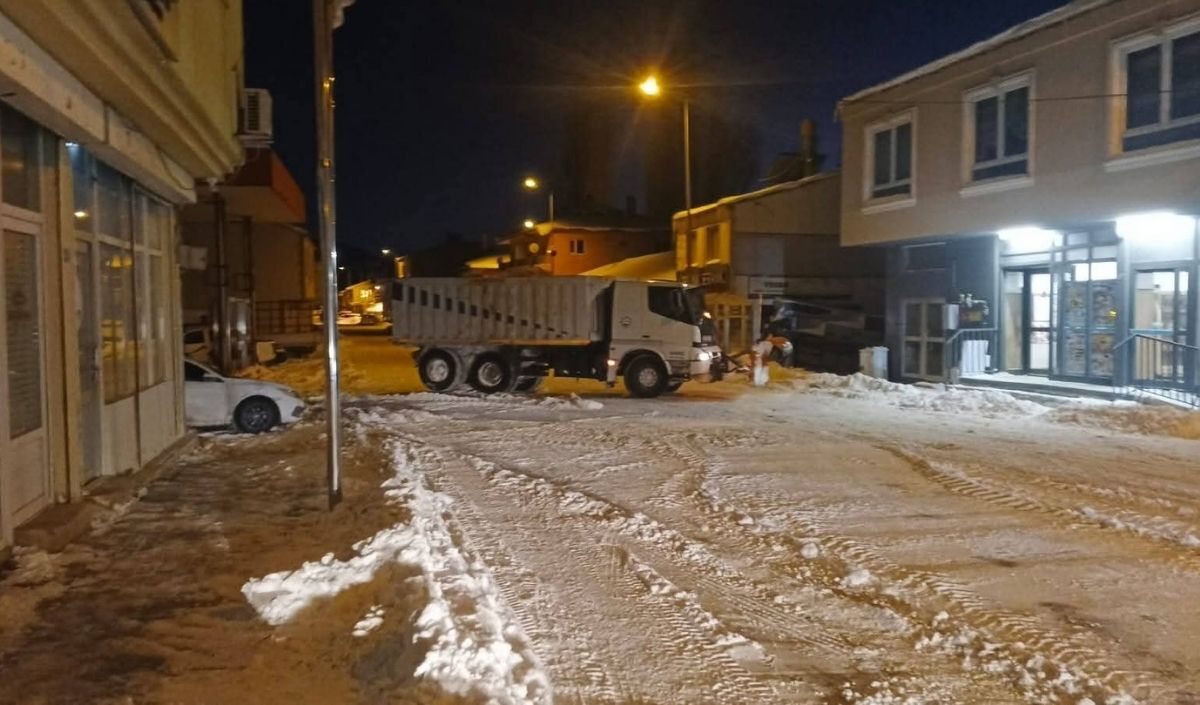 Kayseri Sarız’da Taşımalı Eğitime Kar Engeli (3)