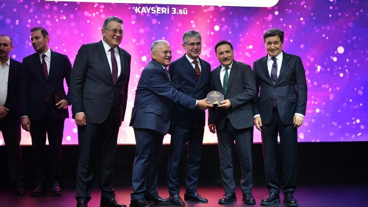 Kayseri Vitrine Çıktı İhracatta Öne Çıkan Firmalar Ödüllerini Aldı (1)