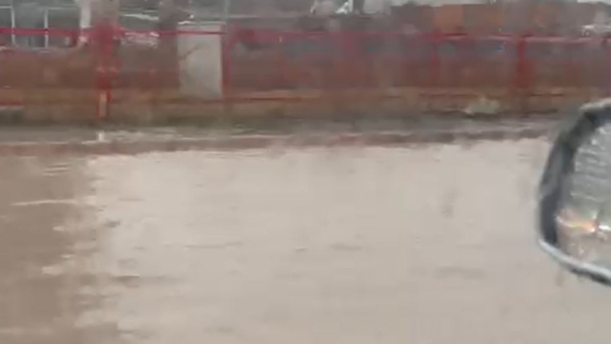 Kayseri’de Belediye Ekipleri Yetersiz Kaldı Yollar Adeta Göle Döndü! (4)