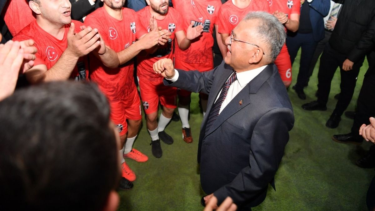 Kayseri’de Kutlamalar Sahada Devam Etti! Coşku Büyük Ama Zam Yeterli Mi (6)