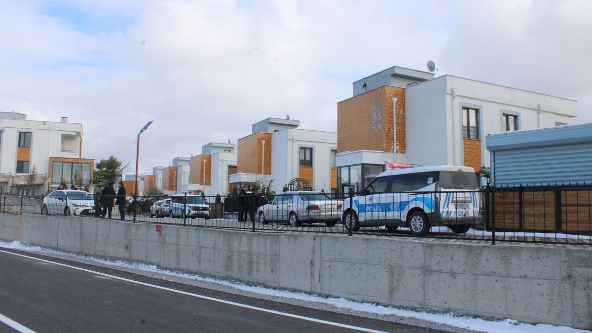 Kayseri’de Yeni Erkek Arkadaşı Eski Erkek Arkadaşını Bıçakladı 1 Kişi Ağır Yaralandı! (3)