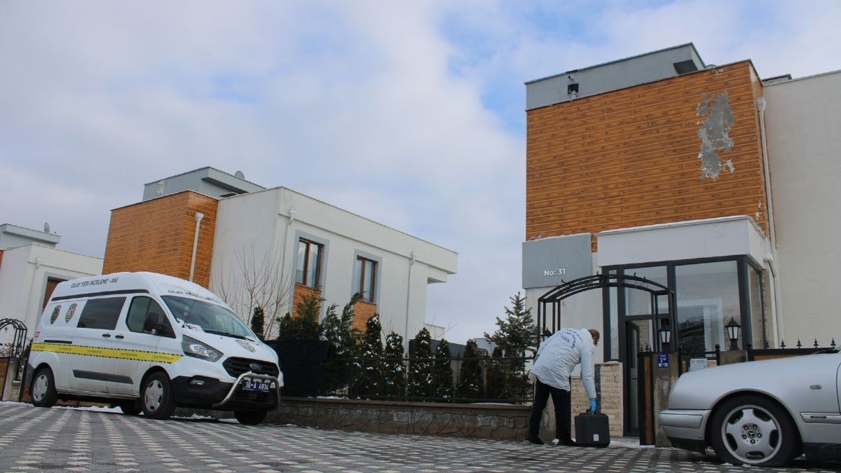 Kayseri’de Yeni Erkek Arkadaşı Eski Erkek Arkadaşını Bıçakladı 1 Kişi Ağır Yaralandı! (4)