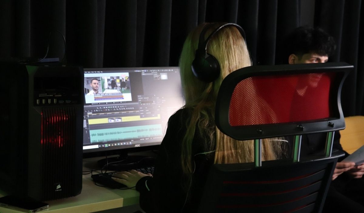 Meslek Liseliler Stüdyoda Haber Sunuyor (2)