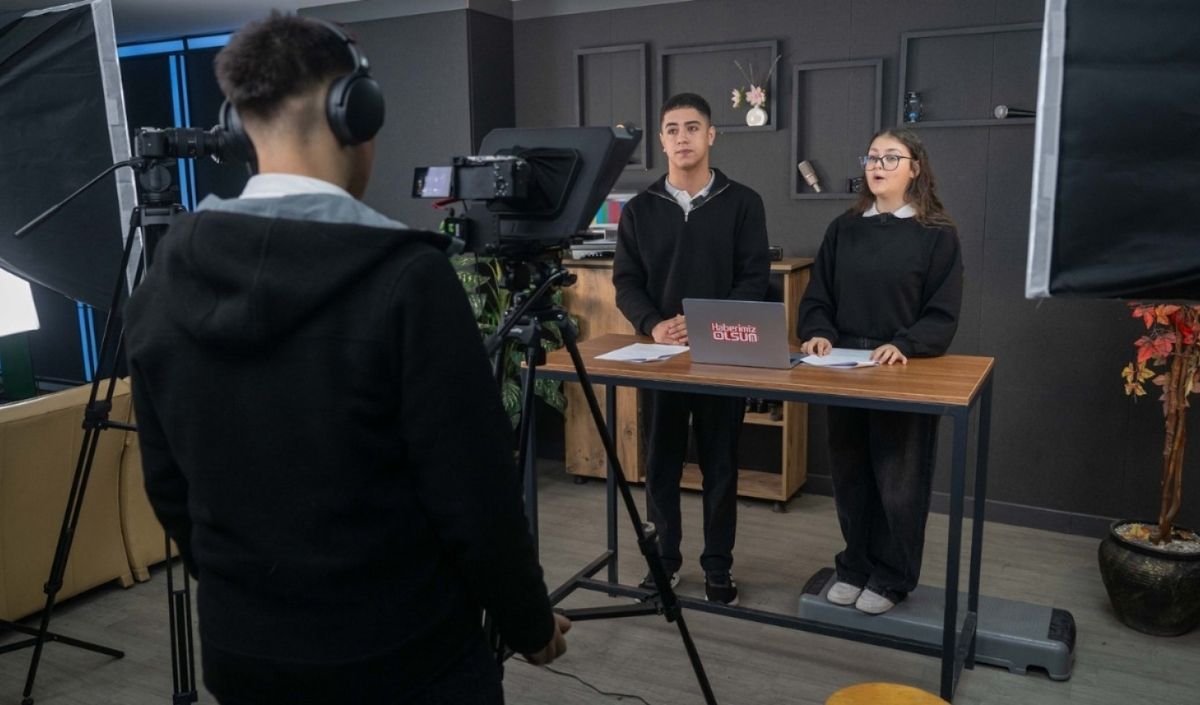 Meslek Liseliler Stüdyoda Haber Sunuyor (4)