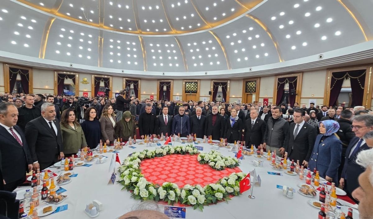 Özgür Özel Muhalefet Çivi Çakma Makamı Değildir (1)