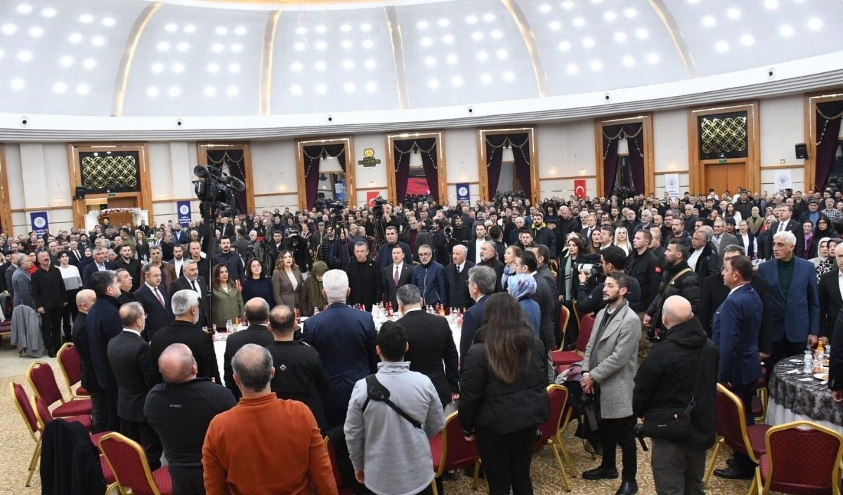 Özgür Özel Muhalefet Çivi Çakma Makamı Değildir (2)