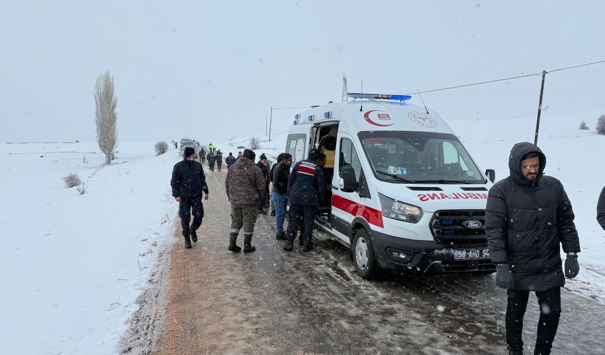 Sivas’ın Yıldızeli Ilçesinde Öğrenci Servisi Kar Ve Buzlanma Nedeniyle Şarampole Devrildi. Kazada 10 Öğrenci Yaralandı. Yaralıların Sağlık Durumları Ve Kazaya Ilişkin Son Gelişmeler Haberimizde. (2)