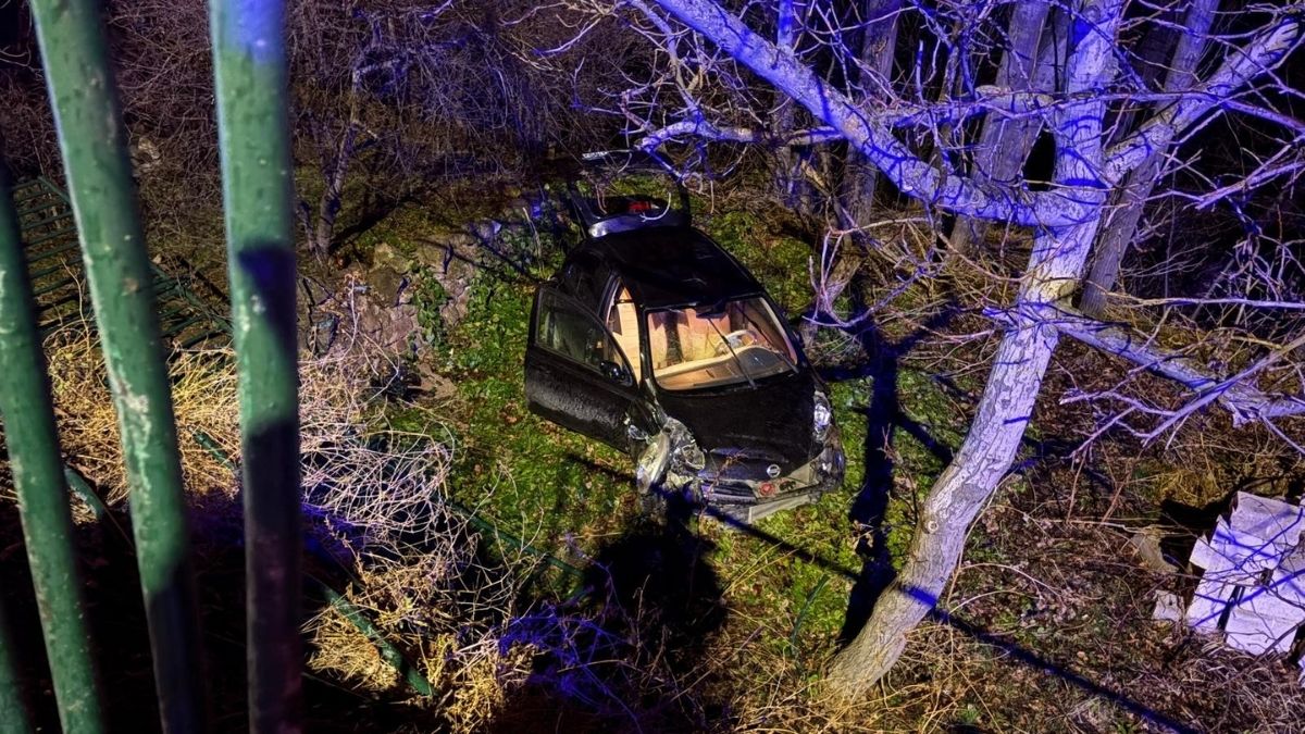 Talas’ta Ehliyetsiz Sürücü 5 Metreden Uçtu 1 Yaralı (3)