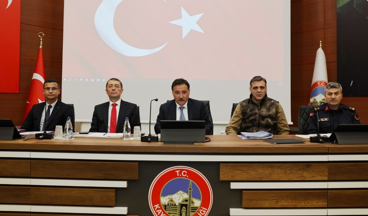 Vali̇ Gökmen Çi̇çek Muhtarlar Toplantisi (3)