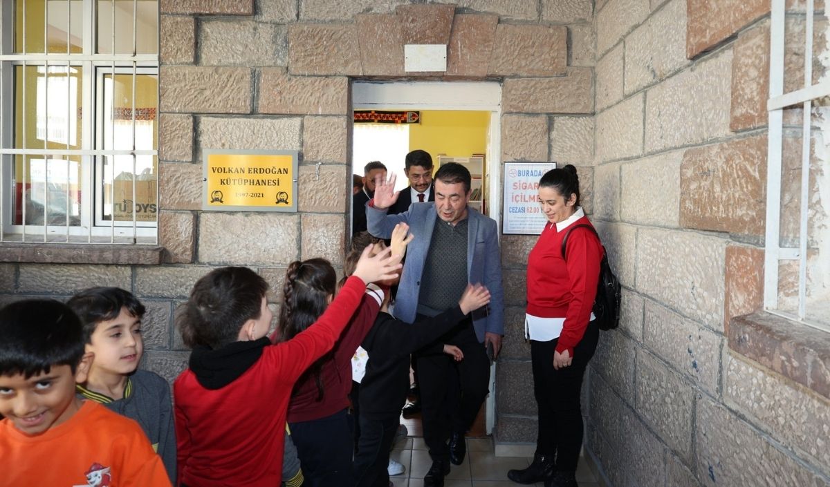 Volkan Erdoğan Kütüphanesi Ülkü Ocakları (1)