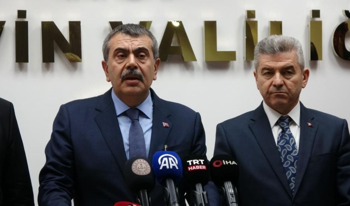 Yusuf Tekin’den Özgür Özel’e Sert Sözler! Midesi Geniş Değilim (2)