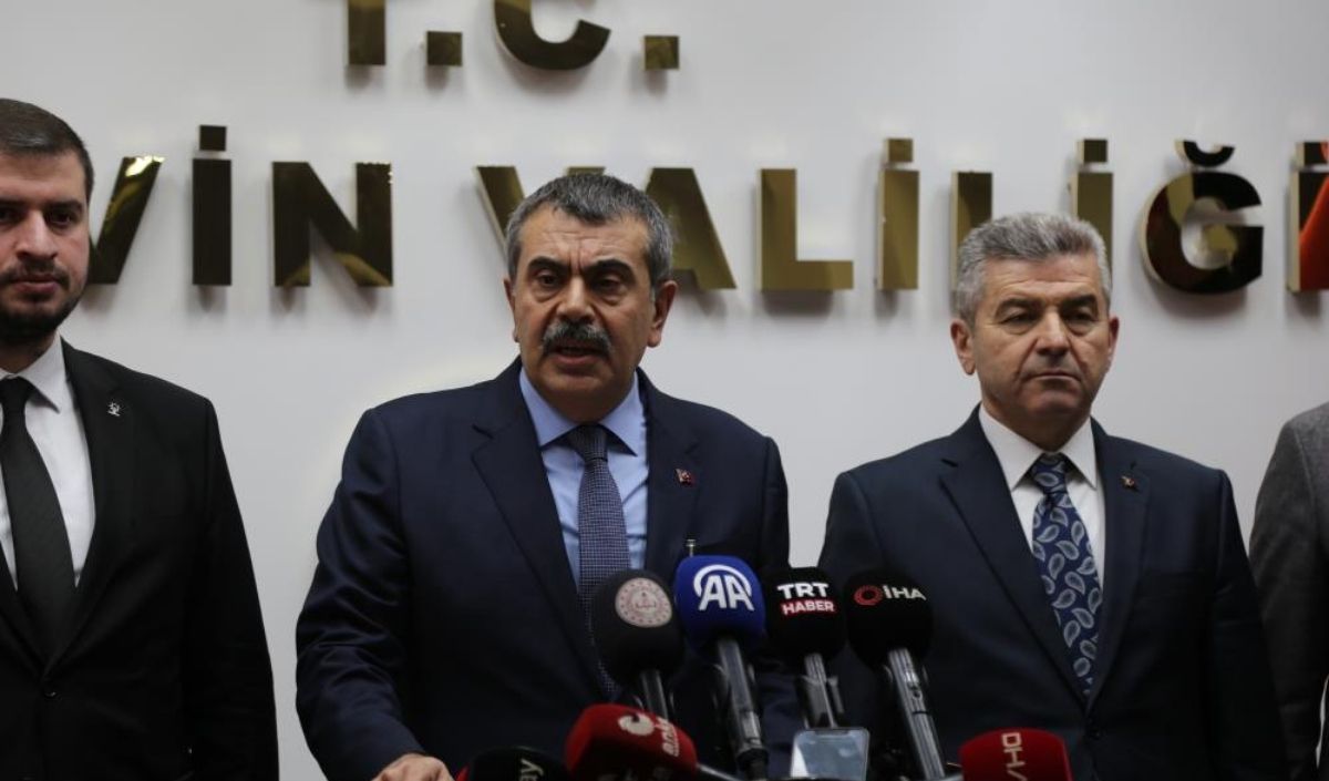 Yusuf Tekin’den Özgür Özel’e Sert Sözler! Midesi Geniş Değilim (3)