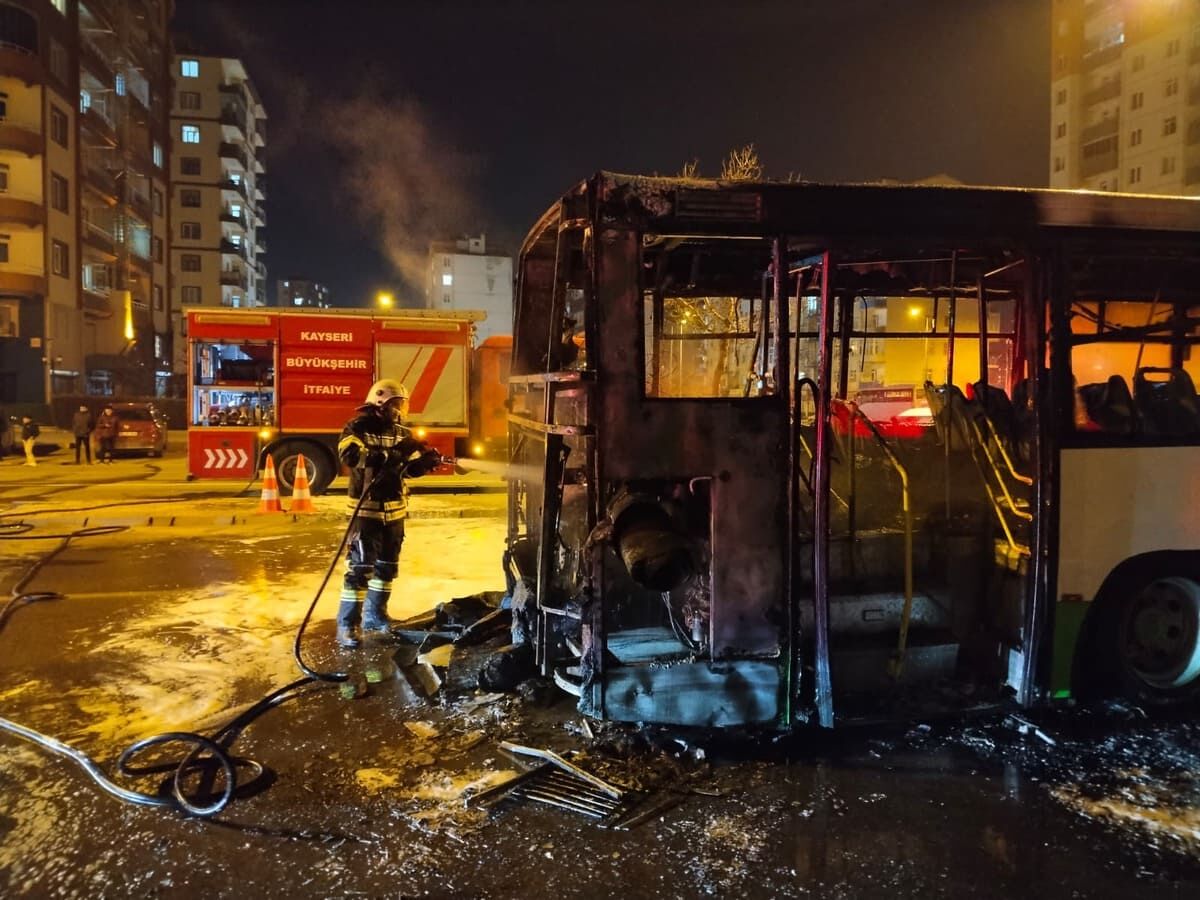 kayseri'de otobüs yangını