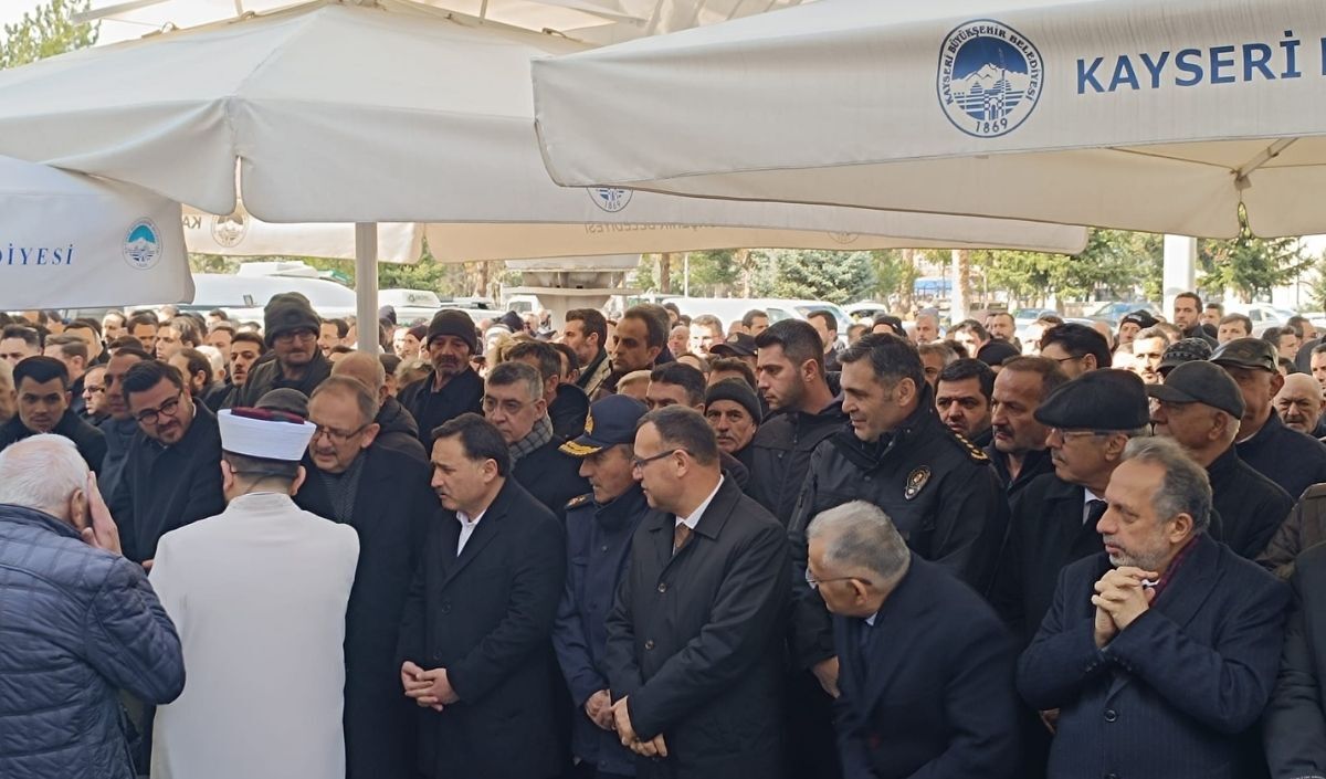 Ahmet Çolakbayrakdar’ın Babası Mustafa Çolakbayrakdar Toprağa Verildi (5)