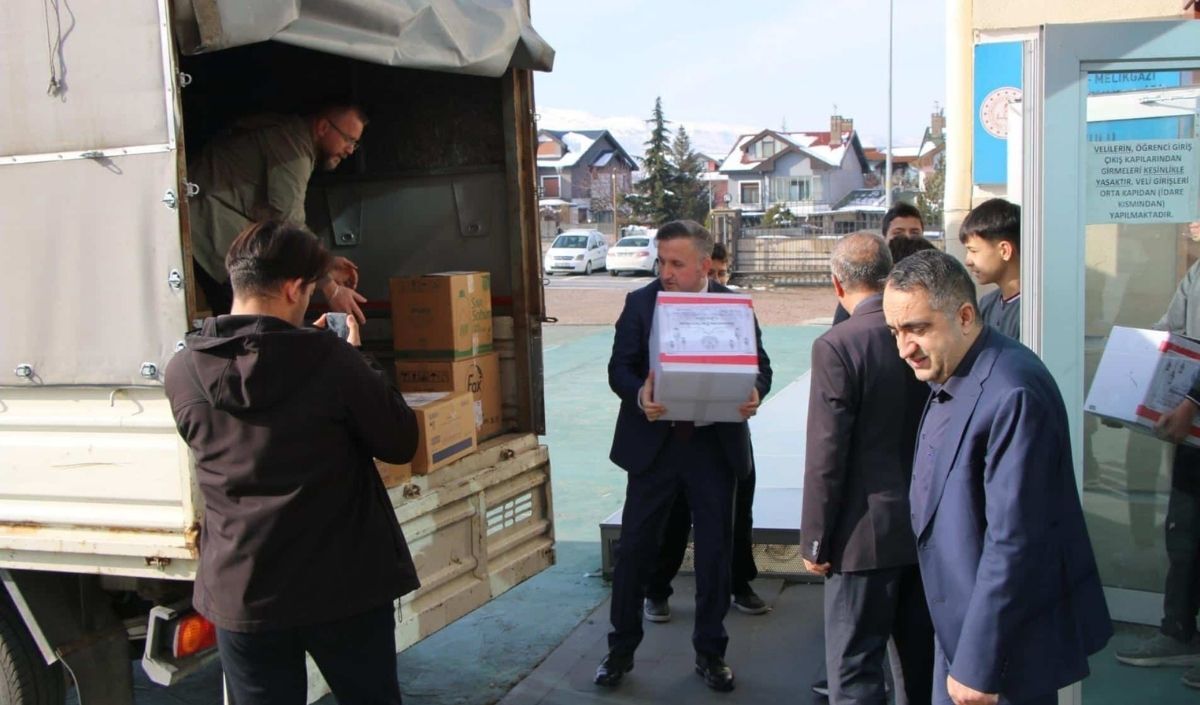Kayseri’de Iyilik Timi Öğrencilerinden Yardım Seferberliği (1)
