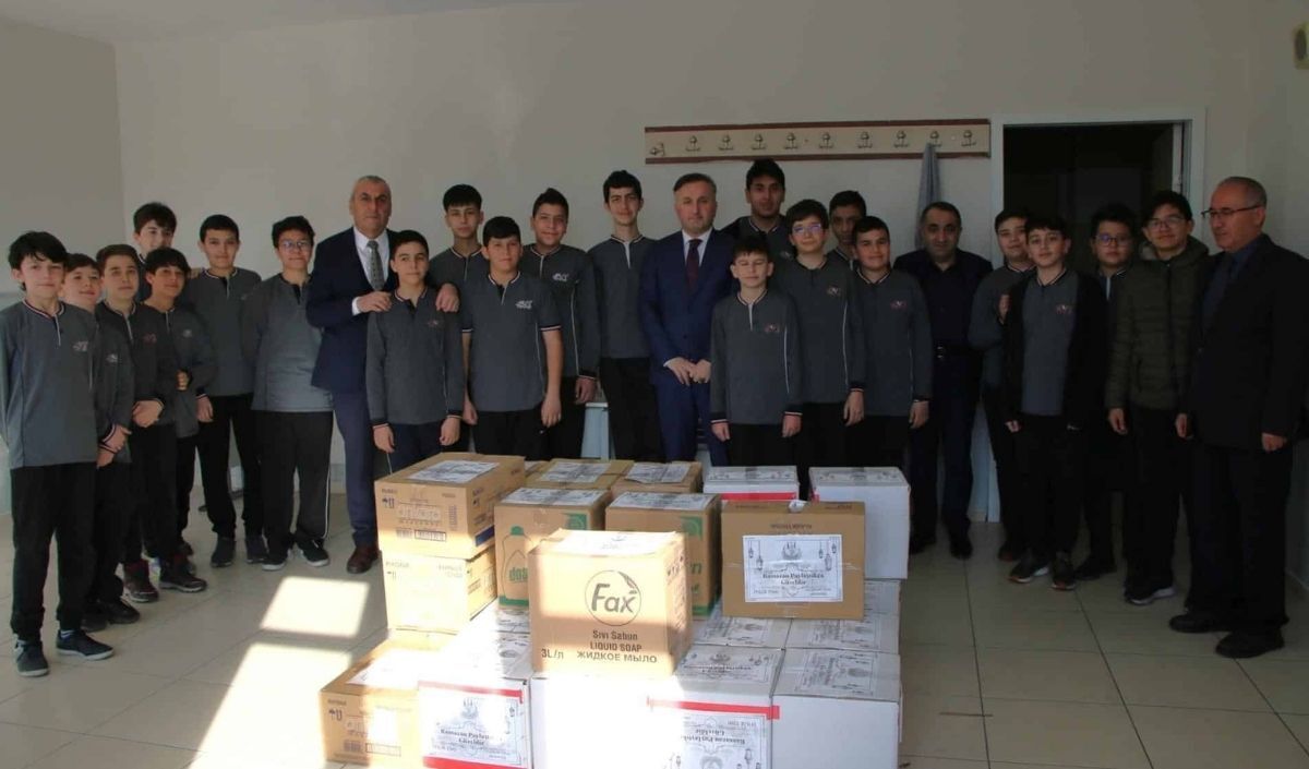 Kayseri’de Iyilik Timi Öğrencilerinden Yardım Seferberliği (4)